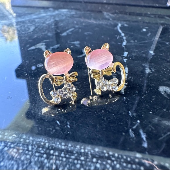White Kitty ♡ PINK GOLD Stud Earrings - Picture 2 of 4